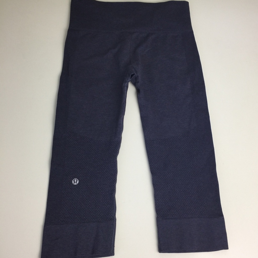 Lululemon Sz 4 Crop Seamless Textured Leggings